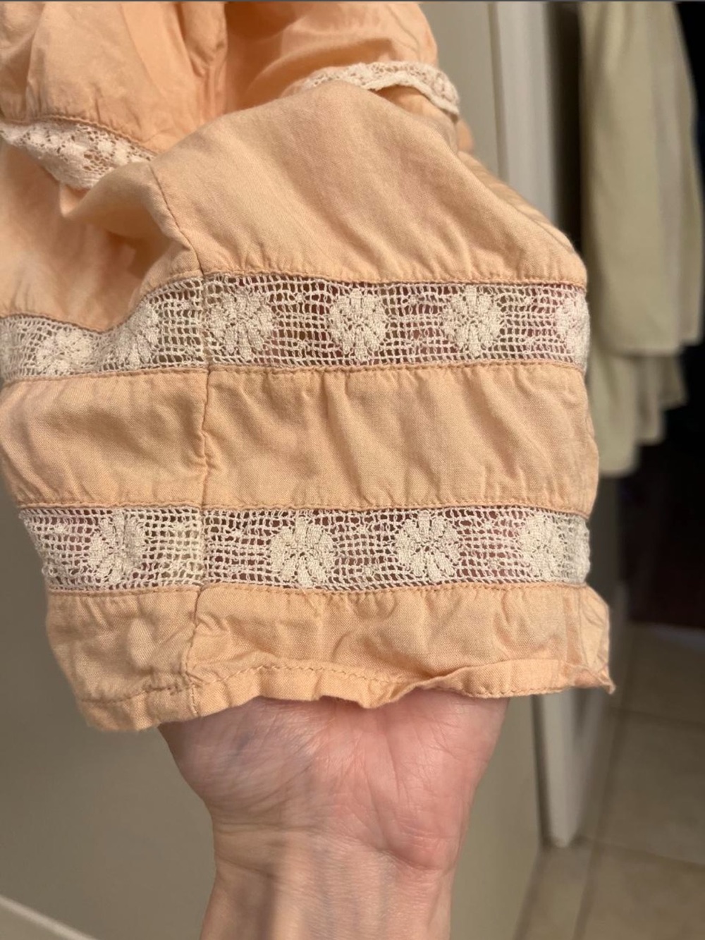 EUC/Like-New American Eagle Outfitters Shoulder-Tie Tiered Ruffle/Lace Tank Top - Picture 4 of 7